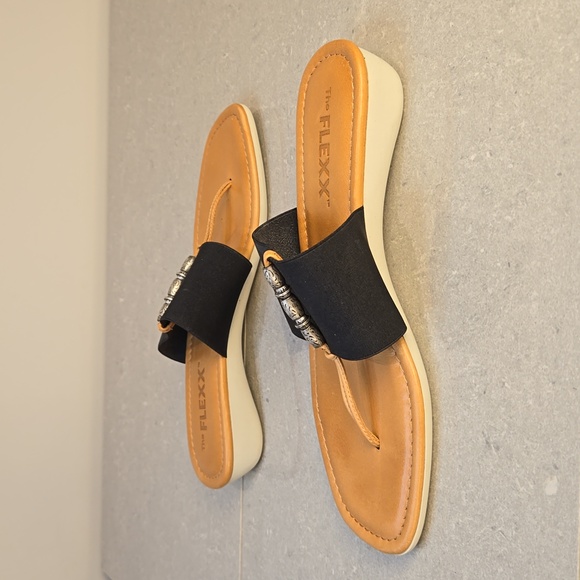 The Flexx black & tan Rain Maker slide thong beaded elastic flip flop, size 8 - Picture 5 of 8